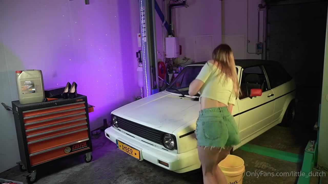 Watch Busty Dutch blonde babe gets her car polished Porn Video - ePornSup.