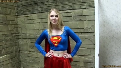 Supergirl sometida a su amo