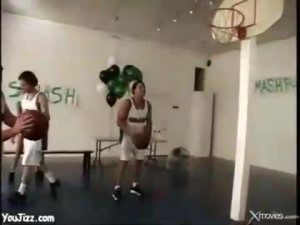 Cheerleader fucks basketball team