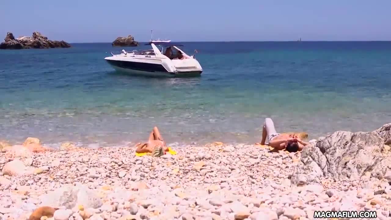 Watch German babe getting fucked on a paradise beach Porn Video - ePornSup.