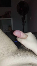 Großer super Penis masturbiert