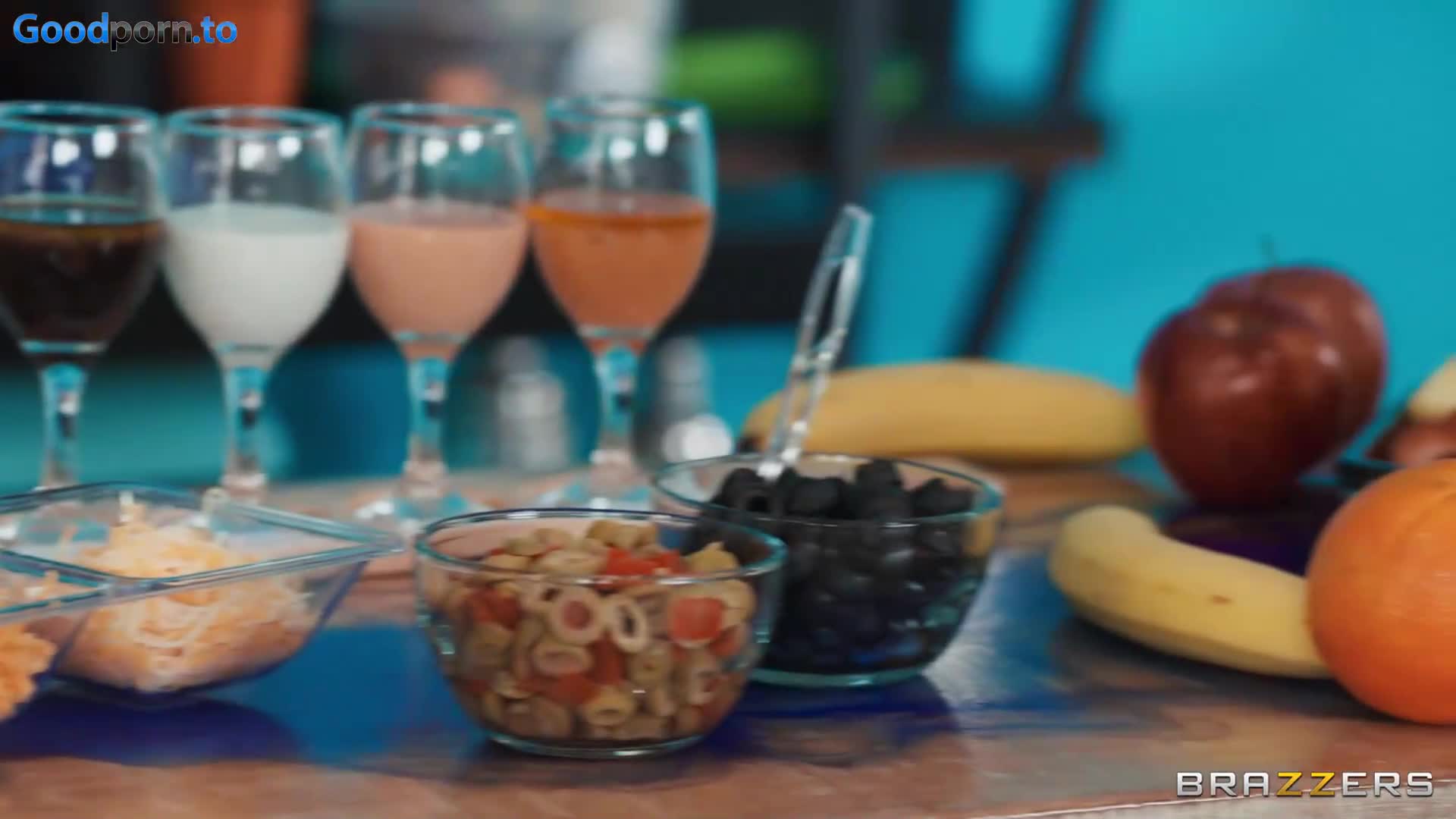 Watch Sneaky Sampling: Abigaiil And Siri Serve Up A Scandalous Surprise At The Salad Bar Porn Video - ePornSup.