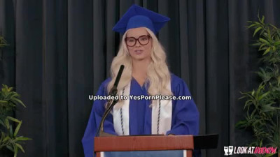 Elsa jean en la graduacion recbiendose 28-sept-23