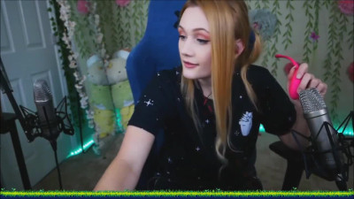 Youtuber makes her first show on Chaturbate