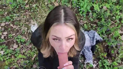 Pipe et ejaculation dans sa bouche en pleine nature