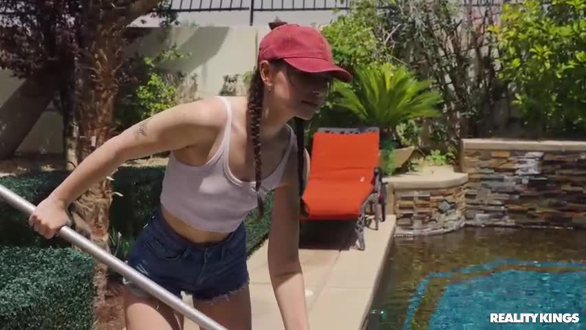 Watch cherie deville, kaden kole, liz jordan milfs double soak the pool girl&#39;s pussy Porn Video - ePornSup.