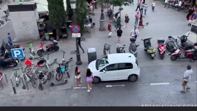 Dos latinas compartiendo un gran polla